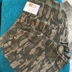 Pull on camp shorts by Sanctuary. XXL New, original tags.